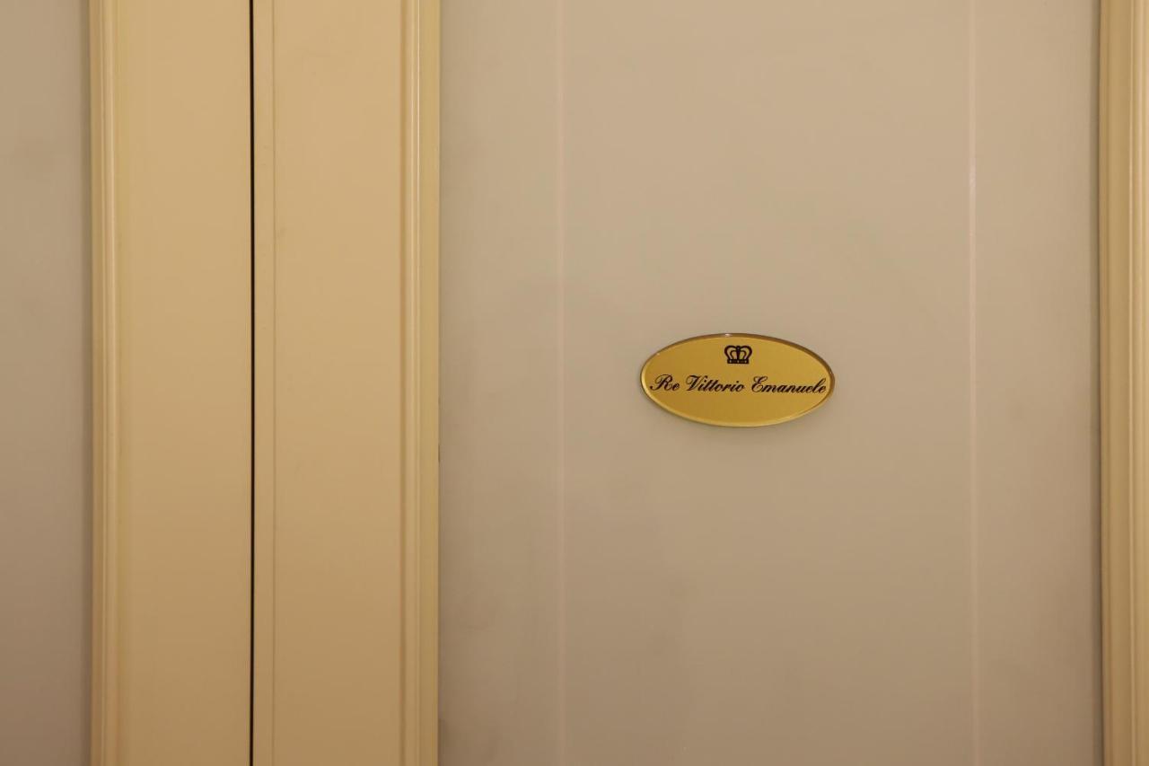 Piazza Dante Suites by Wonderful Italy Napoli Esterno foto